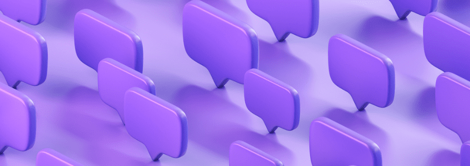 lila sprechblasen vor lila hintergrund website chatbots