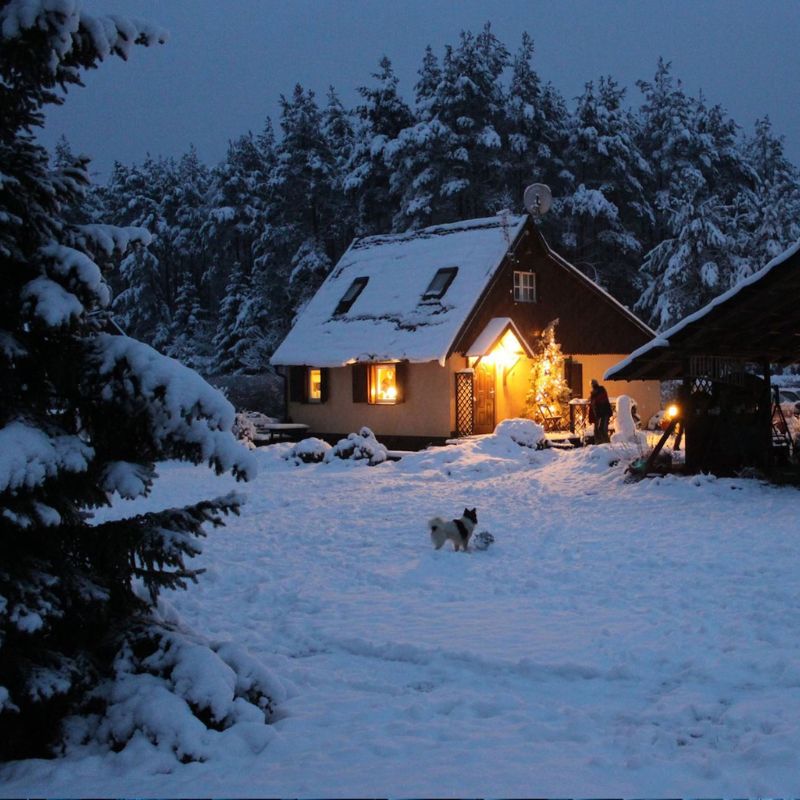 Imagen Navidad WhatsApp casa en paisaje nevado